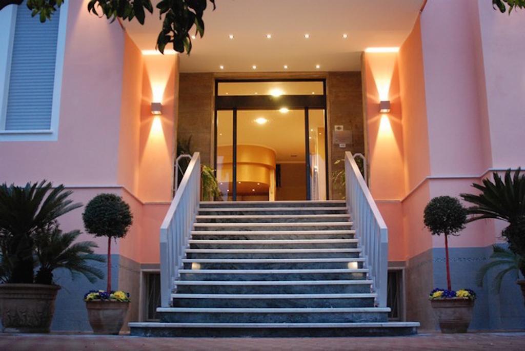 Hotel Napoleon Сан Ремо Екстериор снимка