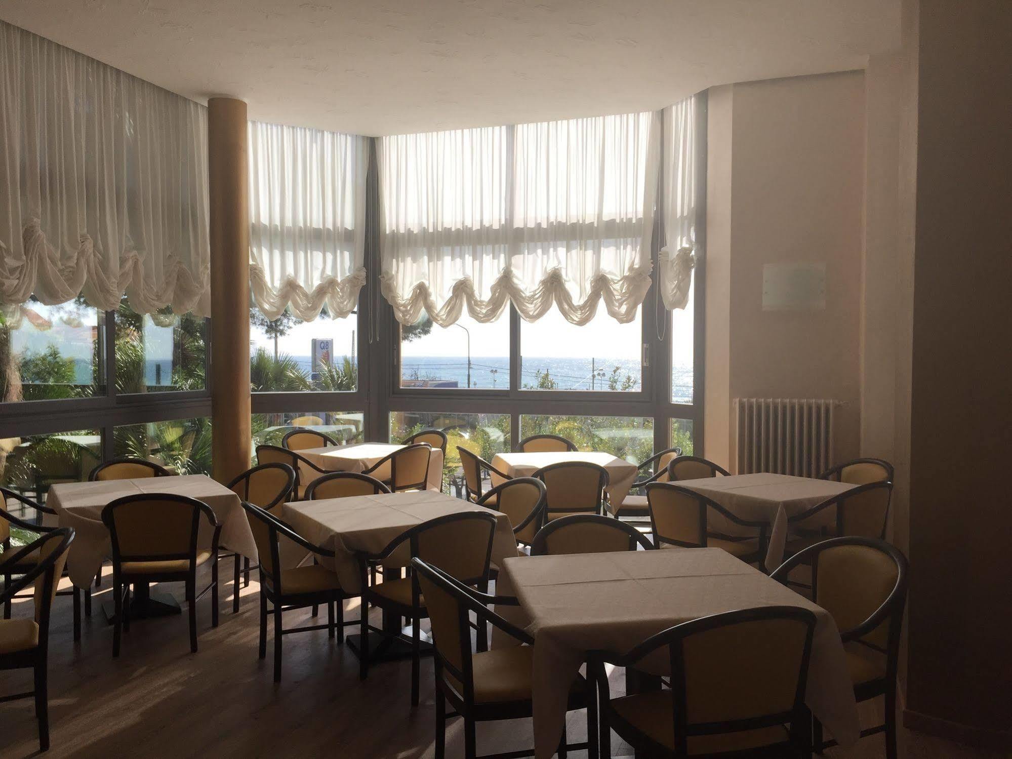 Hotel Napoleon Сан Ремо Екстериор снимка